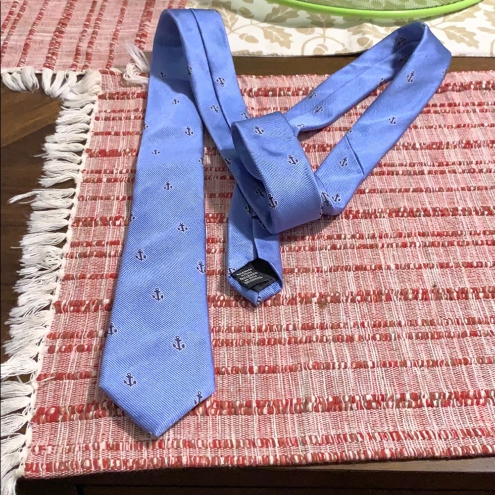 Hi brow tie